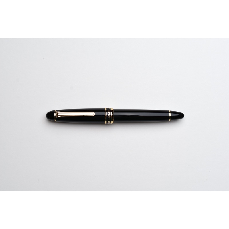 Sailor Naginata-Togi Fountain Pen – Gold Trim
