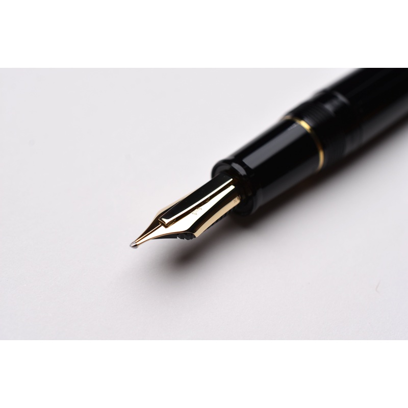 Sailor Naginata Emperor Fountain Pen – Gold Trim (In Store Only)